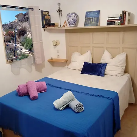Comfortable House With Sea View In + Garden Ferienhaus