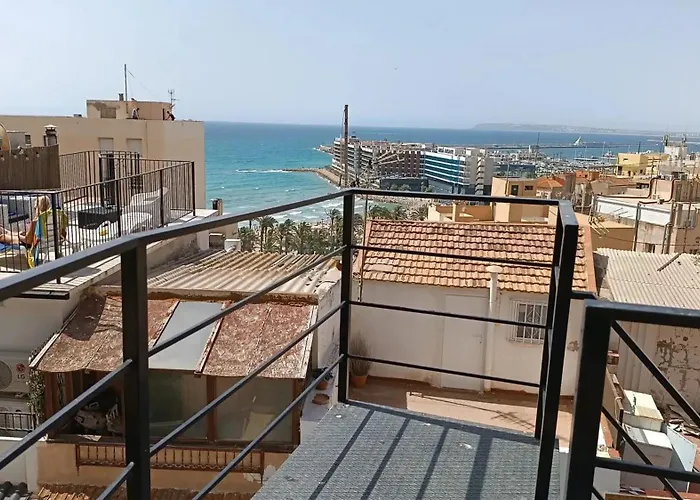 Dom wakacyjny Comfortable House With Sea View In + Garden